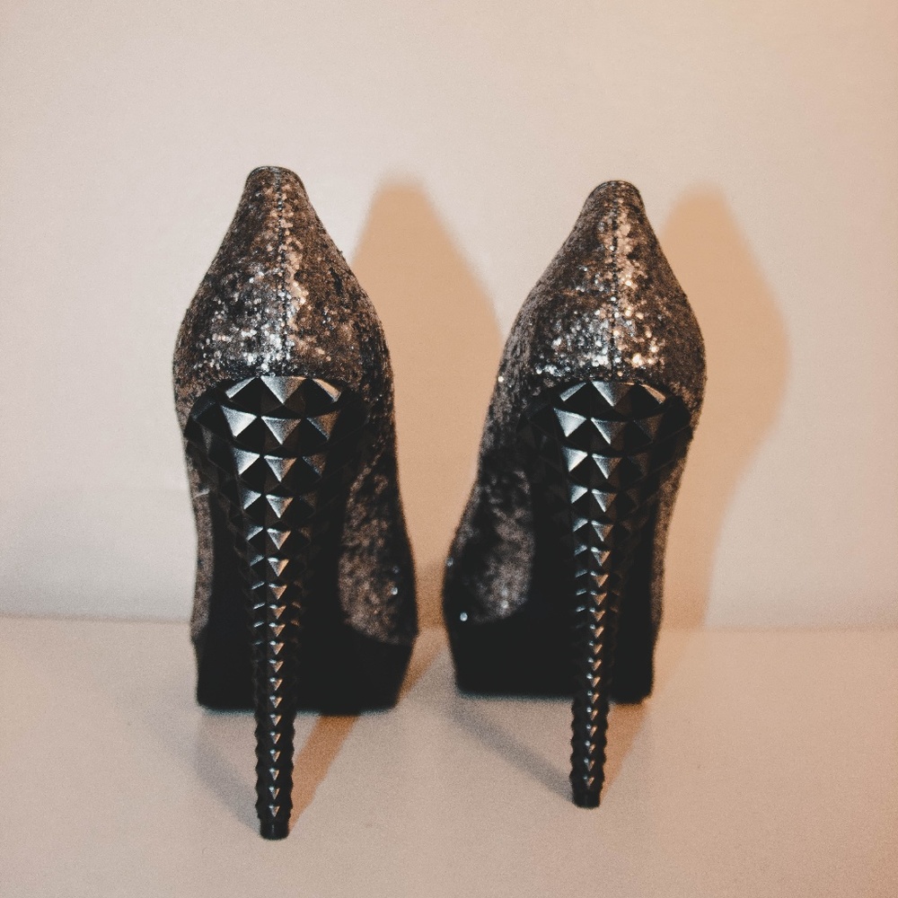 Heels - Picture 4 of 6